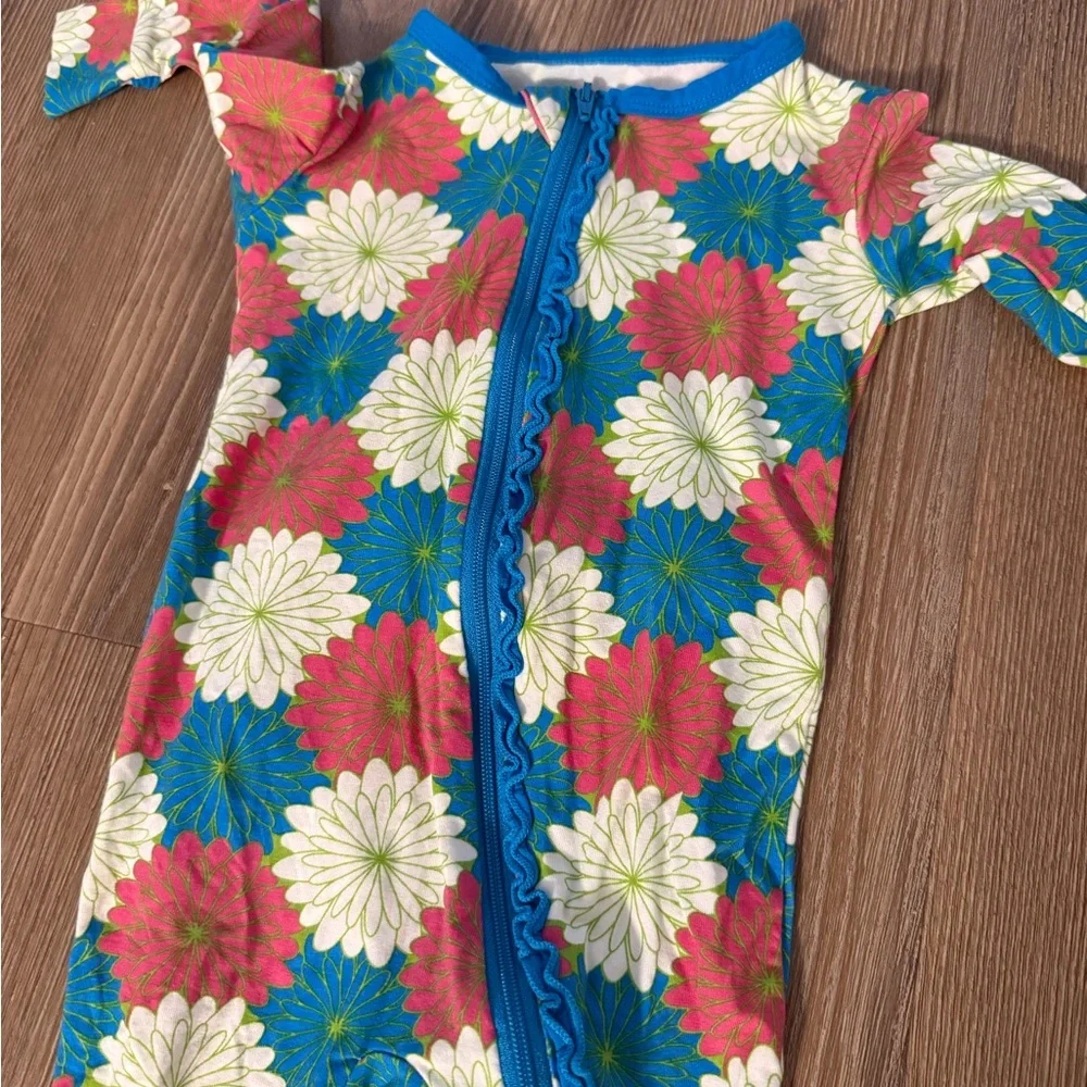 NWOT Kickee Pants Ruffle blue floral footless romper 18-24m